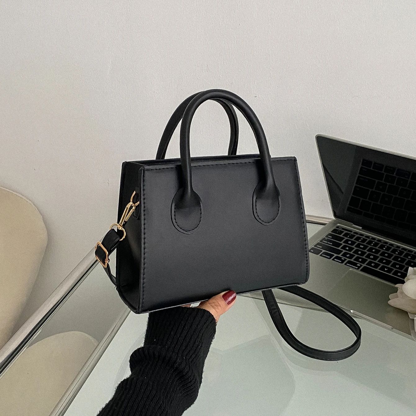 Women Bags Guess - Pu レザーカジュアルクロスボディバッグ女性のためのレディース高級デザイナートートハンドバッグ女性の大容量旅行ショルダーバッグ嚢