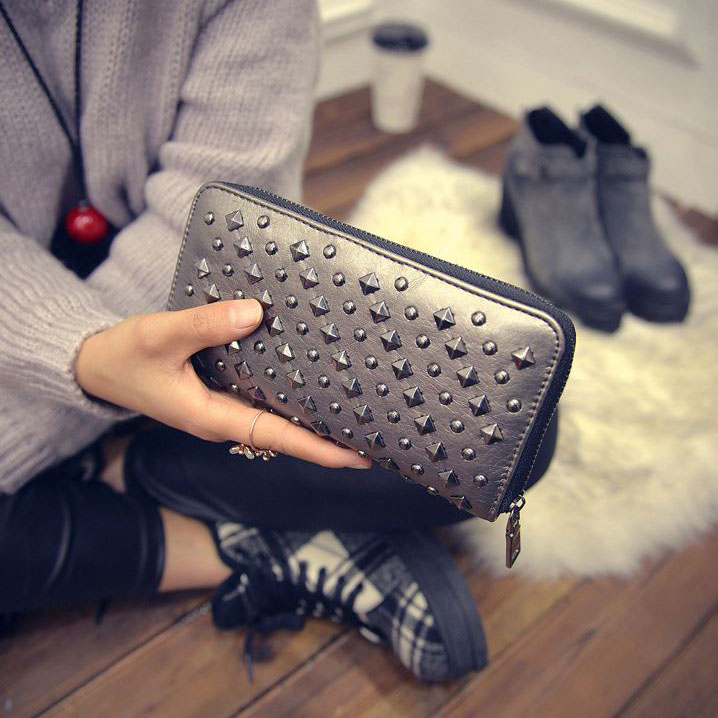 女性のための高級パンクリベット,ヴィンテージ,多機能,コイン - Women Bags Guess のレビューと価格