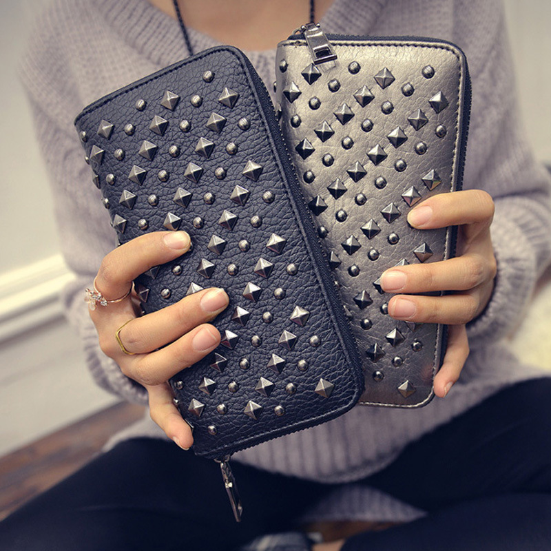 女性のための高級パンクリベット,ヴィンテージ,多機能,コイン - Women Bags Guess のレビューと価格