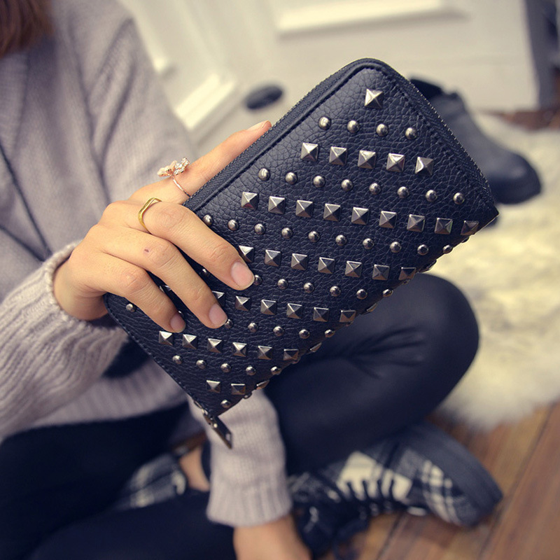 女性のための高級パンクリベット,ヴィンテージ,多機能,コイン - Women Bags Guess のレビューと価格