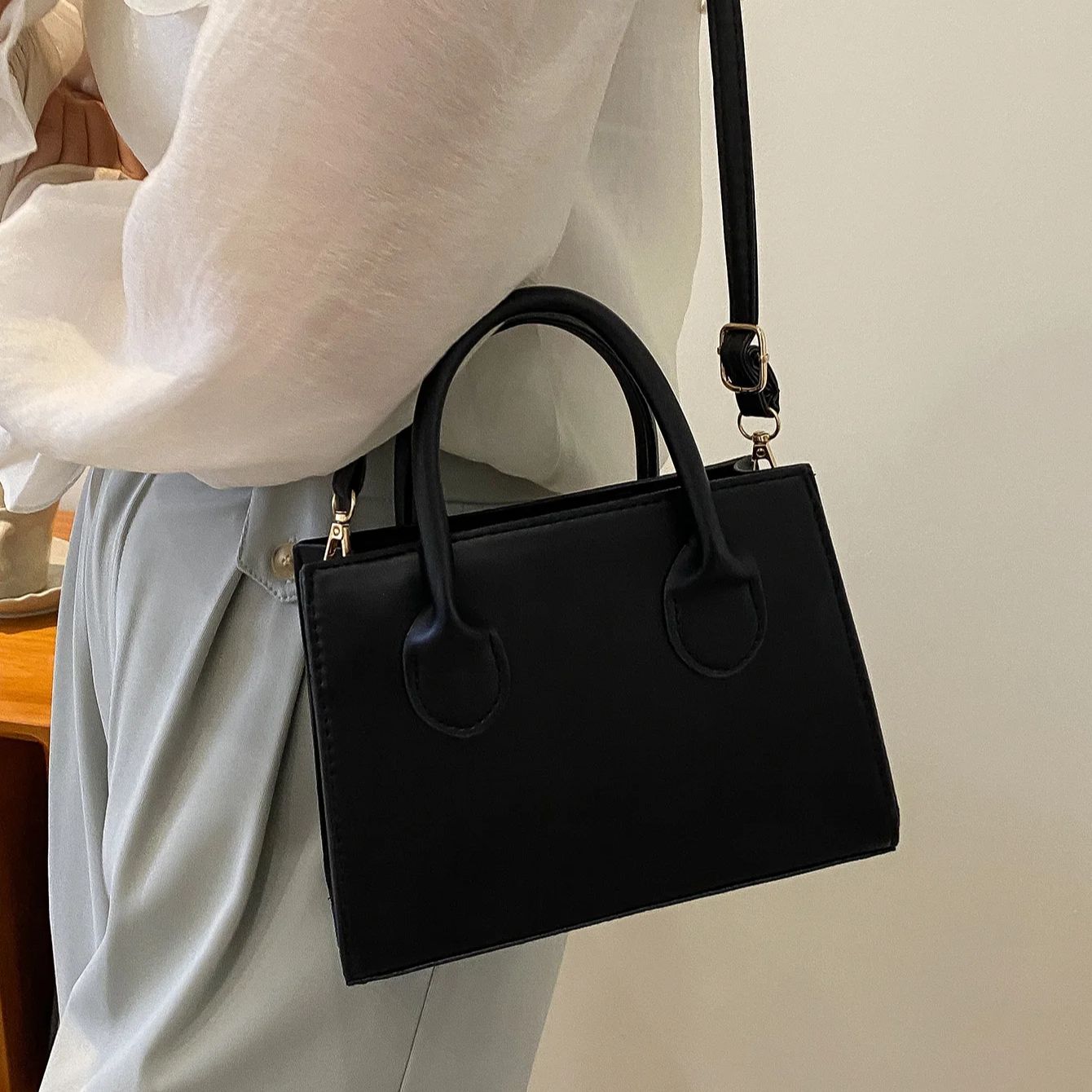 Pu レザーカジュアルクロスボディバッグ女性のためのレディー - Women Bags Guess のレビューと価格